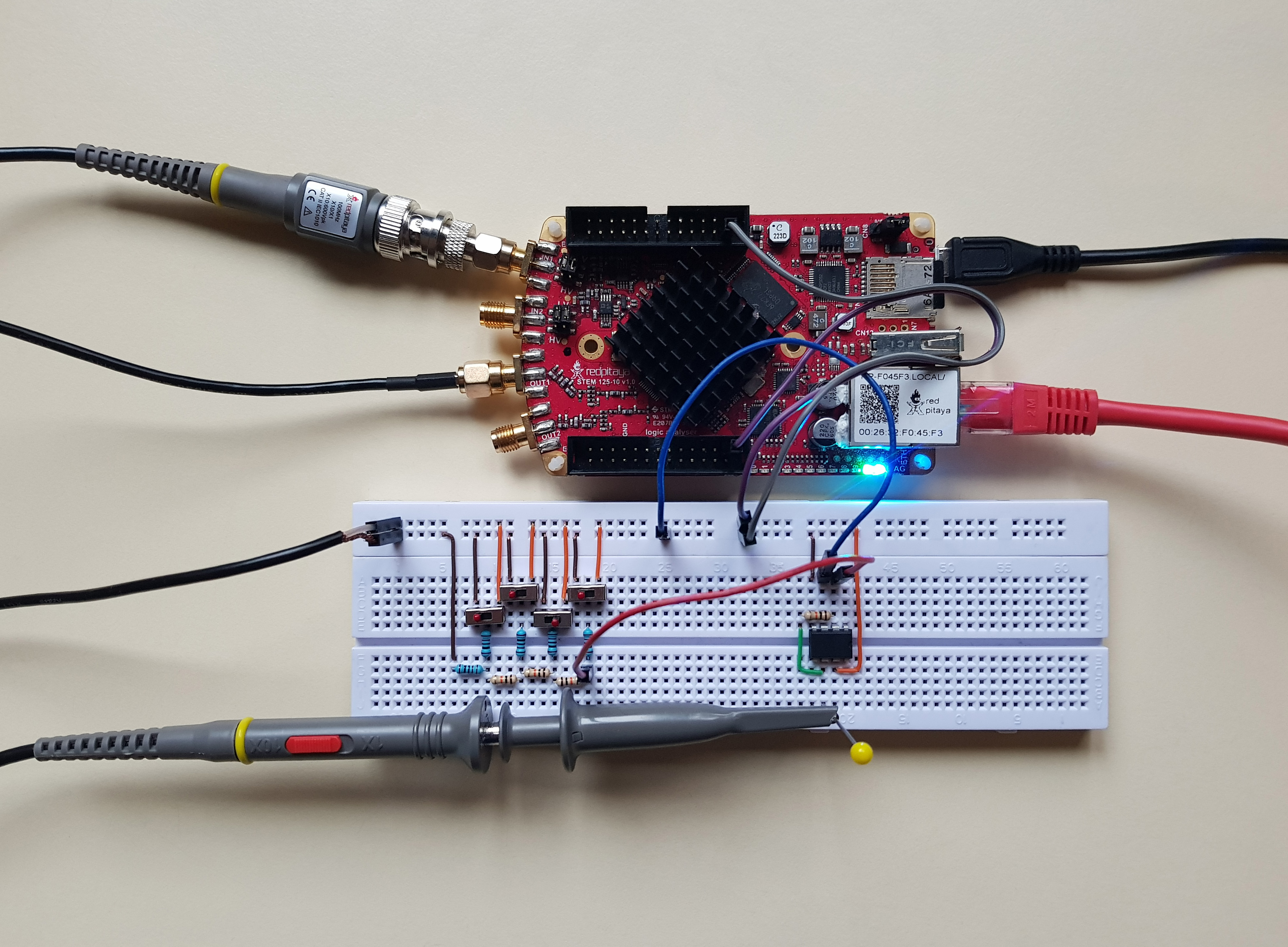 ../../_images/13_r2r_circuit.jpg