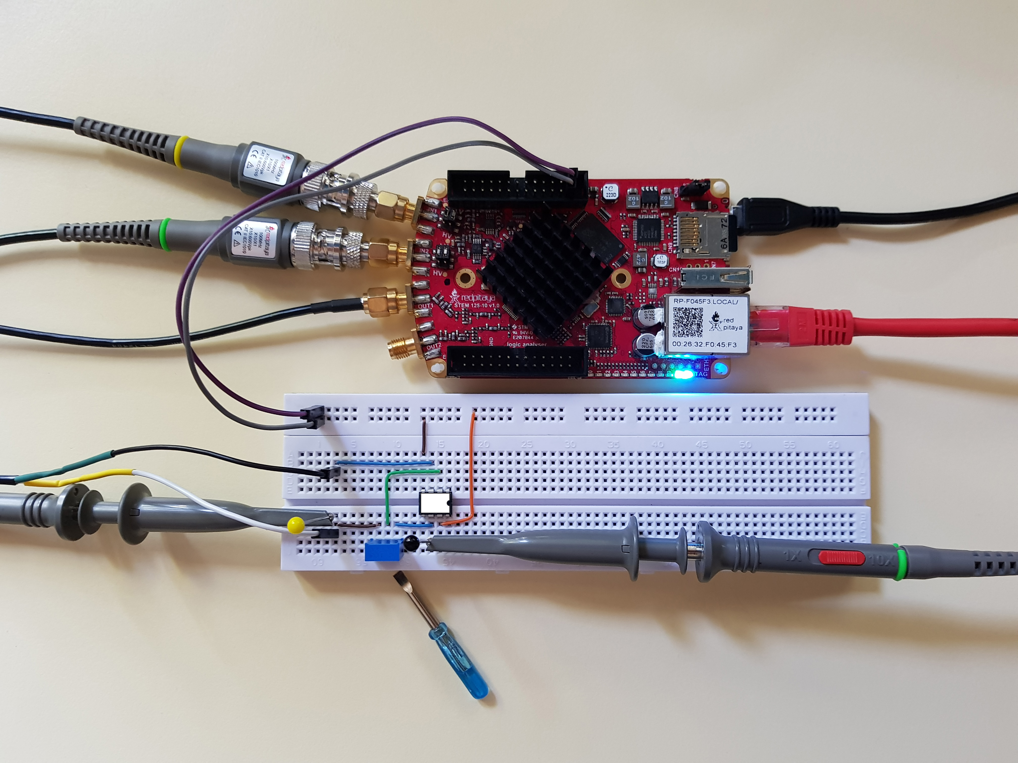 ../../_images/4_OpAmp_circuit_inverting.jpg